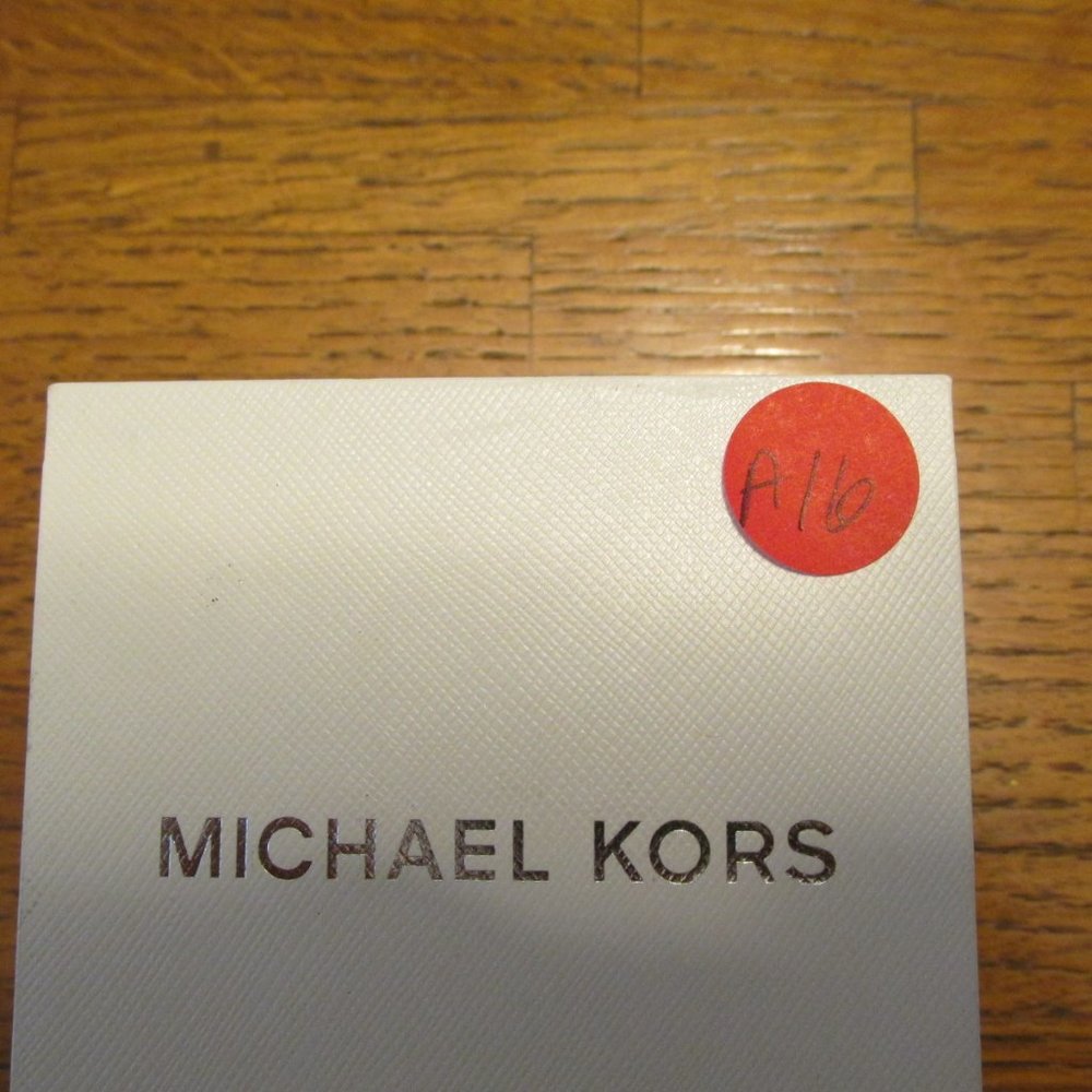 A16-Michael Kors Runway Pavé Gold-Tone Tortoise Shell Acetate MK5038 box & Book - Picture 7 of 7